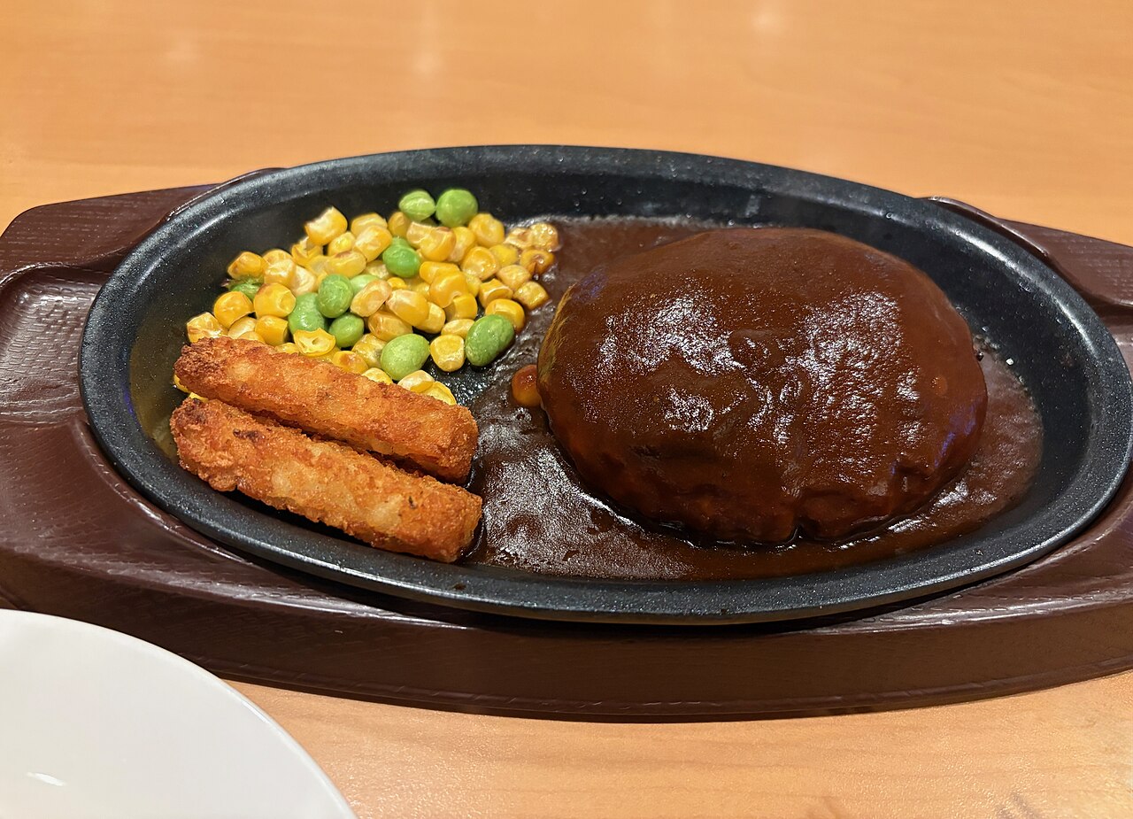 ガストのチーズINハンバーグの提供例