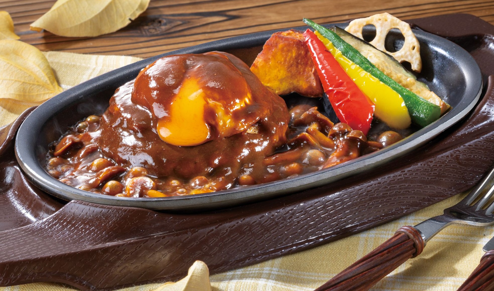 ガストの焼き野菜と月見チーズINハンバーグ、きのこデミソース